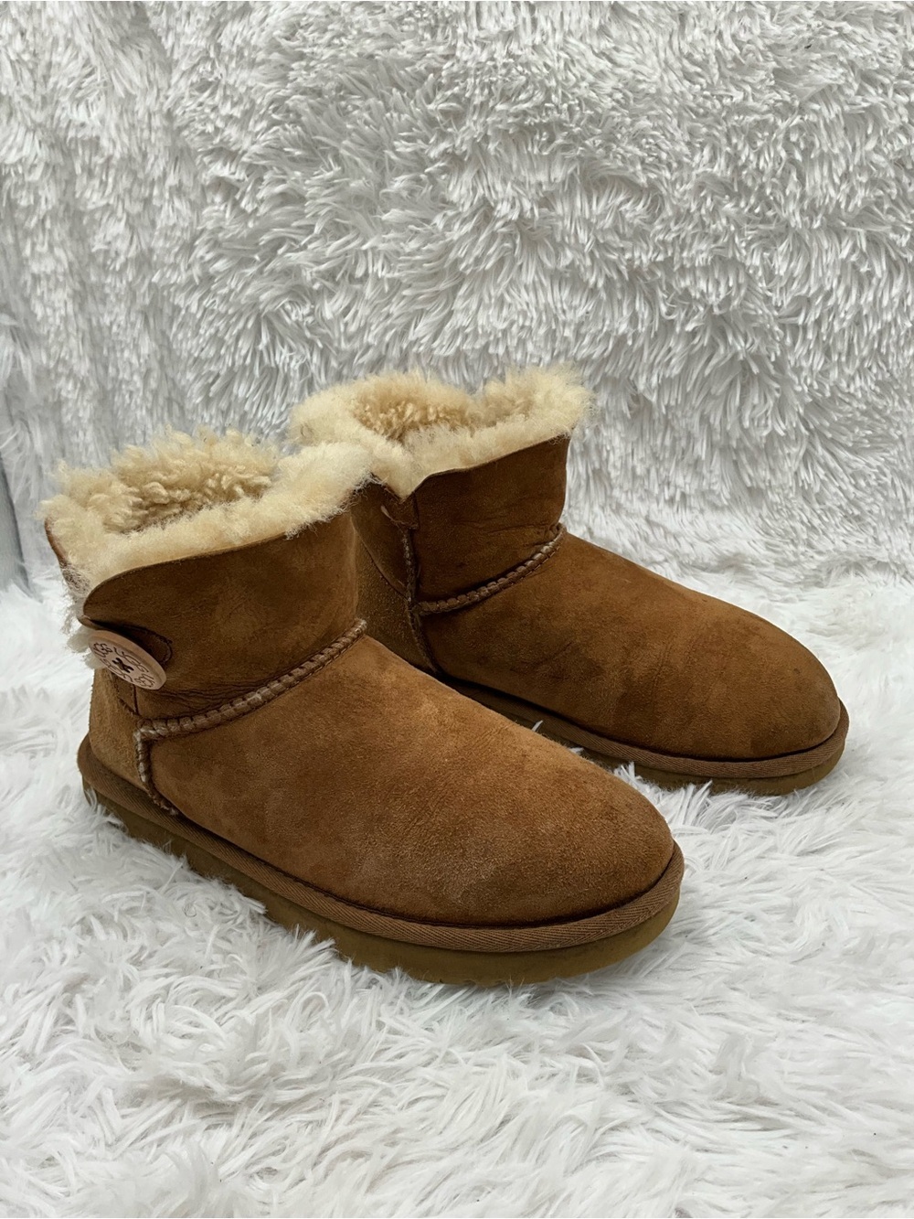 UGG Australia Bailey Button Boot Size 7 Chestnut Sheepskin Winter Boots